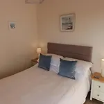 West Cliff Townhouse With Parking Whitby