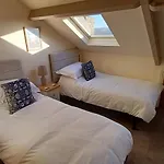 West Cliff Townhouse With Parking