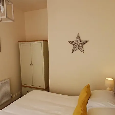 West Cliff Townhouse With Parking