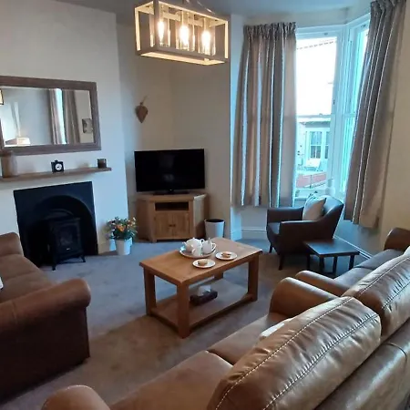 West Cliff Townhouse With Parking