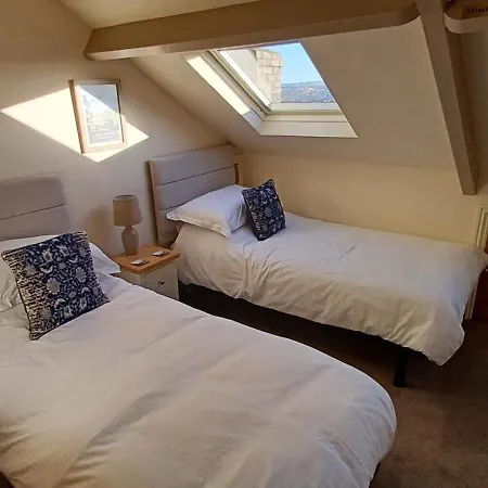 West Cliff Townhouse With Parking