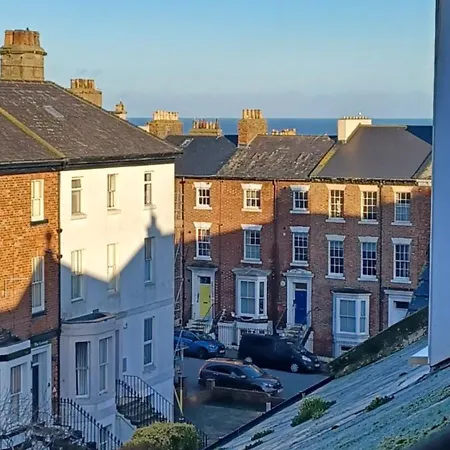 펜션 West Cliff Townhouse With Parking