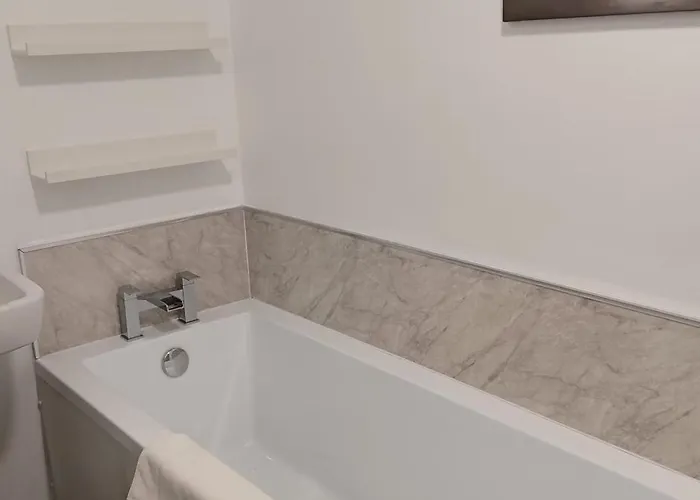 Semesterbostad West Cliff Townhouse With Parking *