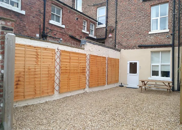 Semesterbostad West Cliff Townhouse With Parking *