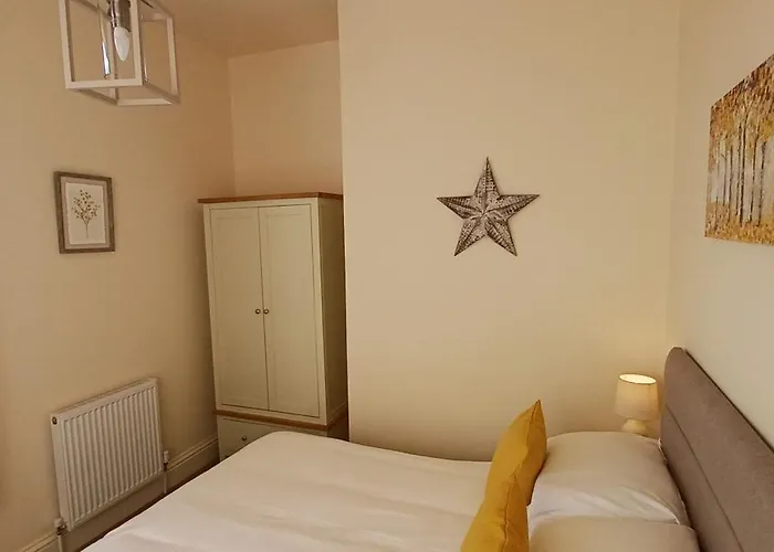 West Cliff Townhouse With Parking