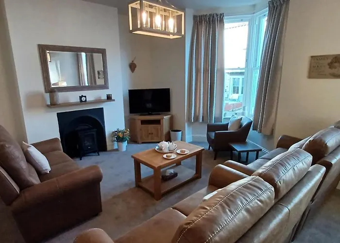 West Cliff Townhouse With Parking