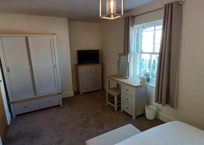 Semesterbostad West Cliff Townhouse With Parking Whitby