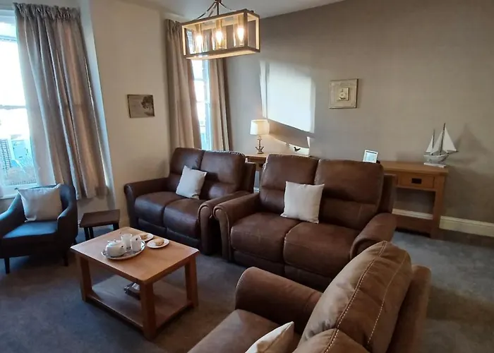 Semesterbostad West Cliff Townhouse With Parking