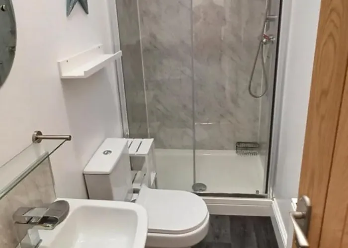 Semesterbostad West Cliff Townhouse With Parking Whitby