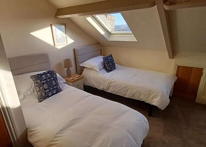 West Cliff Townhouse With Parking