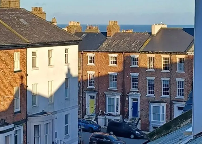 Semesterbostad West Cliff Townhouse With Parking